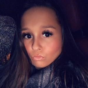 Meet your Posher, Claudia